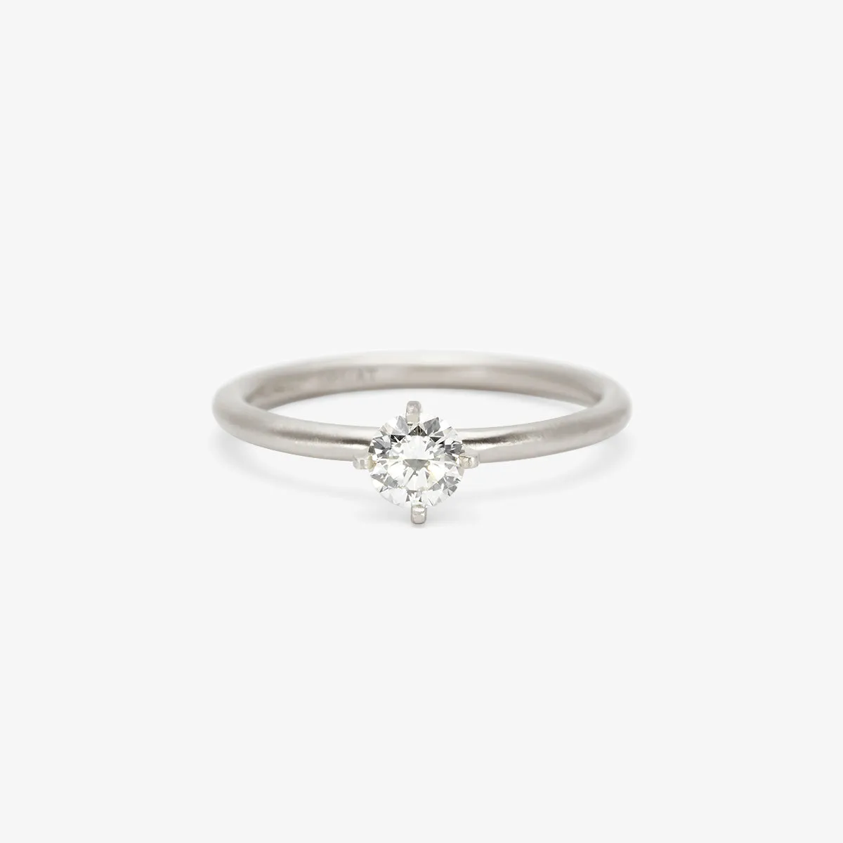 R11705W | 4.5mm White Diamond Noble Ring