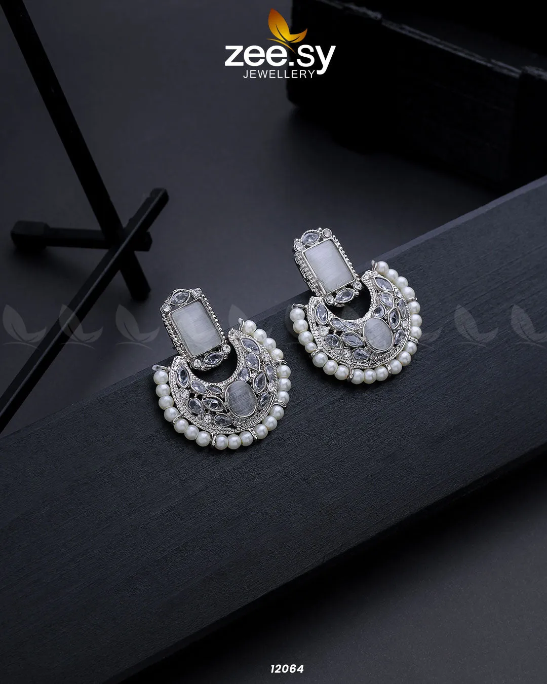 SILVER CLUSTER PEARL EARRING